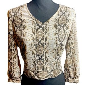 Fun and flirty (literally) cute top